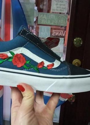 Красиві жіночі кеди з вишивкою vans off the wall