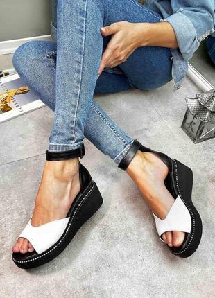 Босоніжки шкіряні на підошві танкетка 6,5см