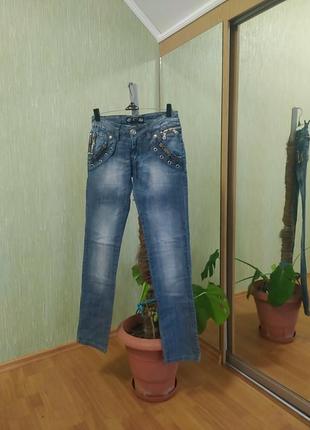 Светлые джинсы