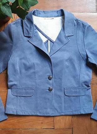 Фирменный джинсовый короткий пиджак,s/xs.