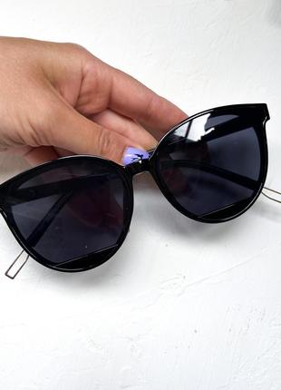 Очки солнцезащитные чёрные