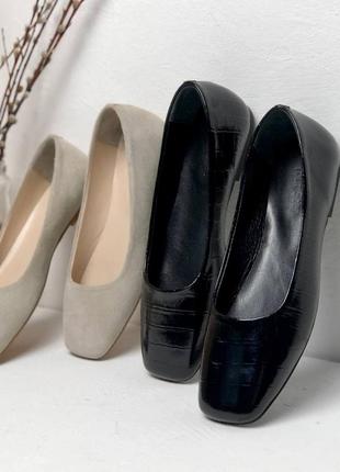 Балетки с квадратным носком из натуральной кожи, замши