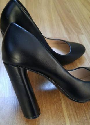 Туфлі на широкому каблуку/класичні туфлі/ чорні туфлі 36 розмір3 фото