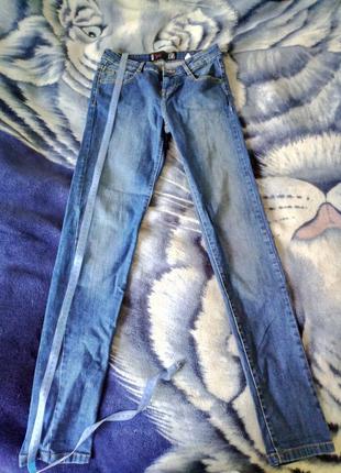 Джинсы