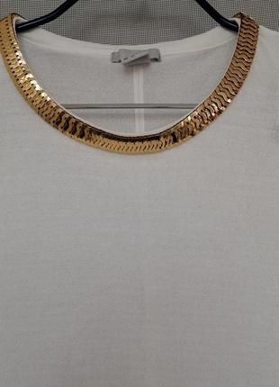 Нарядная вязанная футболка с ожерельем2 фото