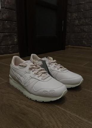 Жіночі кросівки asics1 фото