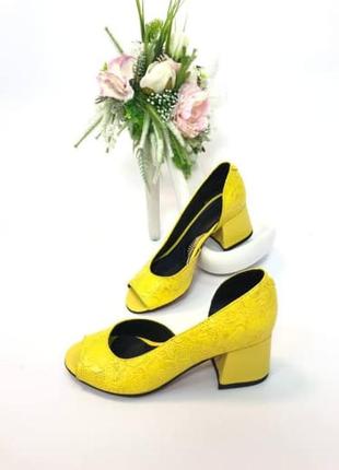 Туфли из натуральной желтой кожи на низком каблуке 5см6 фото