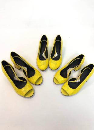 Туфли из натуральной желтой кожи на низком каблуке 5см5 фото