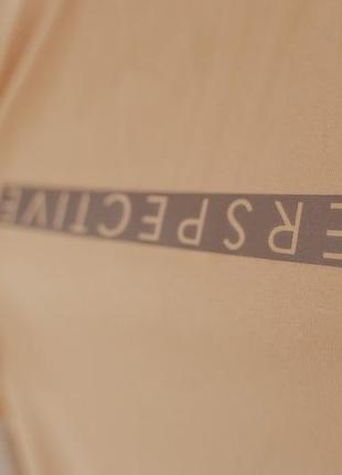 Женский костюм футболка + шорты comfort бежевые с рефлективным принтом7 фото