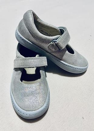 Мокасины слипоны балетки на липучке кожаные с блеском clarks