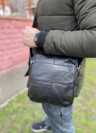 Сумка-мессенджер через плечо мужская кожаная tiding bag черная6 фото