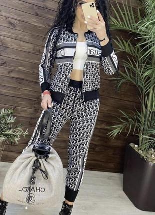 Спортивний костюм