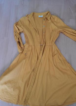 Гірчичне сукню з цупкої тканини