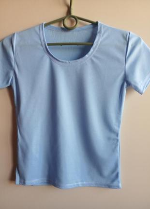 Актуальная легкая базовая женская футболка короткий рукав голубая небольшой размер женская4 фото