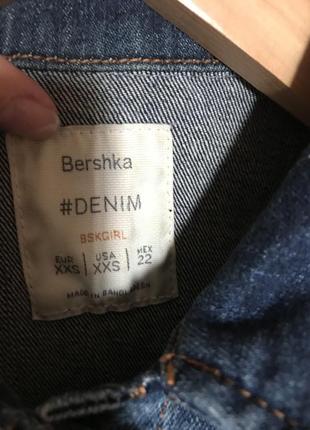 Джинсовый пиджак жакет bershka синий короткий варёный джинсовка4 фото