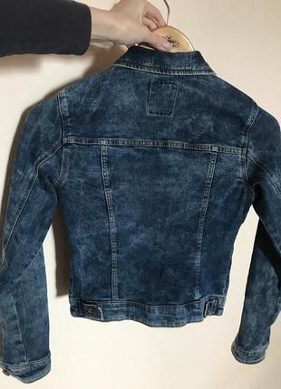 Джинсовый пиджак жакет bershka синий короткий варёный джинсовка3 фото