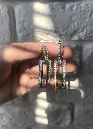 Серьги с белыми камнями 4