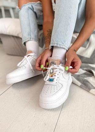 Air force 1 lx white lace beige кросівки найк з прикрасами на шнурки3 фото