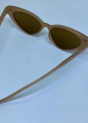 Женские солнцезащитные очки кошачий глаз коричневые с металлической вставкой6 фото