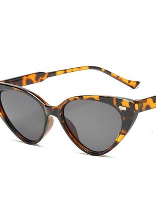 Женские солнцезащитные очки кошачий глаз с металлической вставкой леопардовые