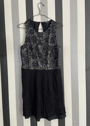 Красиве плаття з вишивка бісером