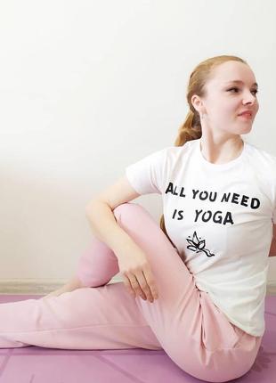 Футболка для йоги с надписью all you need is yoga белая, хлопок2 фото