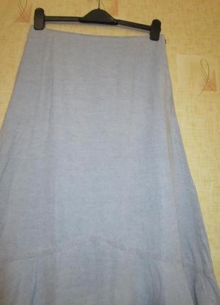 Джинсовая разноуровневая миди юбка с воланом3 фото