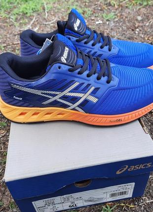 Мужские кроссовки asics   42 размер