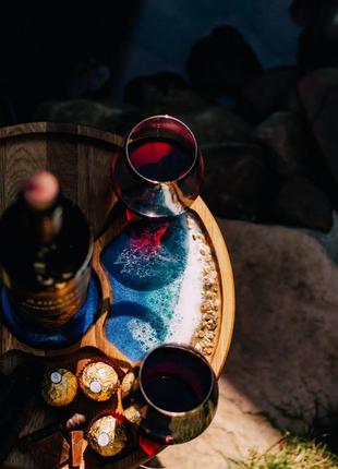 Винний столик з дерева і епоксидної смоли