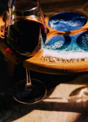 Винний столик з дерева і епоксидної смоли