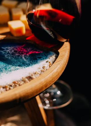 Винний столик з дерева і епоксидної смоли