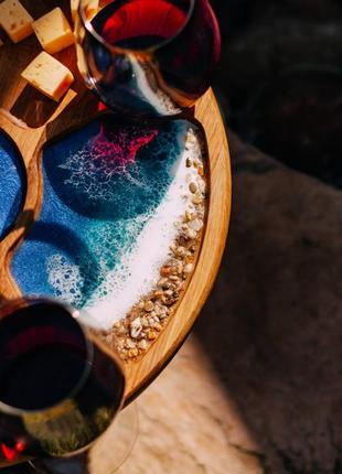 Винний столик з дерева і епоксидної смоли