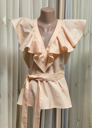 Блуза из хлопка абрикосового цвета с пышными воланами и поясом3 фото