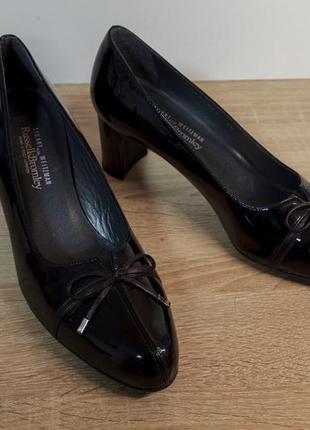 Туфли, шкіра, нові❤️люкс бренд stuart weitzman для russell & bromley