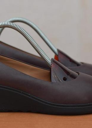 Шкіряні жіночі туфлі на танкетці clarks, 38 розмір. оригінал
