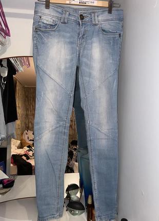 Джинсы