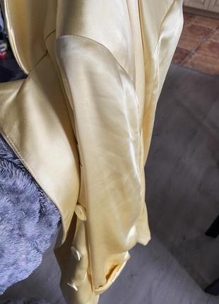 Шикарный двухбортный жакет атласный модного желтого цвета7 фото