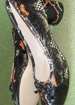 Zara/шкіра туфлі зміїний принт 23.5 см7 фото
