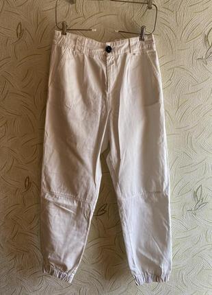 Белые джинсы штаны stradivarius