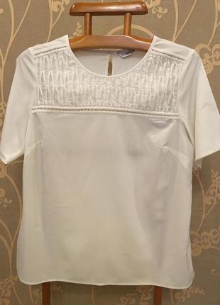 Очень красивая и стильная брендовая блузка.