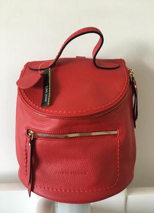 Красный кожаный рюкзак ,италия