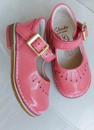 Красиаые туфлі clarks,20.5 розмір.