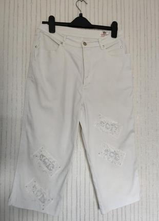 Белые джинсы рваные укороченные, капри бриджи стразы swarovski1 фото