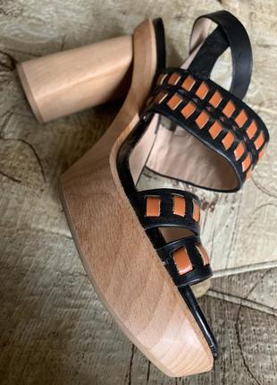 Женские трендовые босоножки на деревянном каблуке2 фото