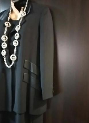 Костюм деловой длинное платье и пиджак черного цвета8 фото