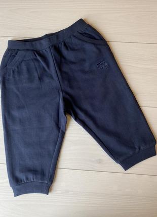 Спортивні штанці, байка