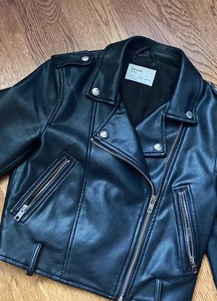 Шкіряна курточка bershka