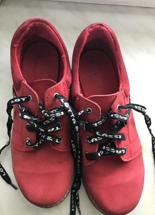 Червоні черевики