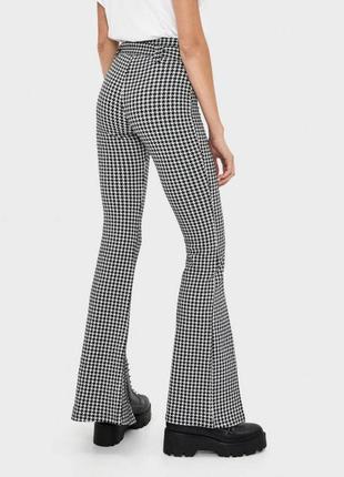 Актуальные брюки клёш, гусиная лапка bershka