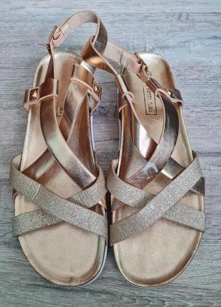 Босоніжки босоножки блестящие золотые merry scott